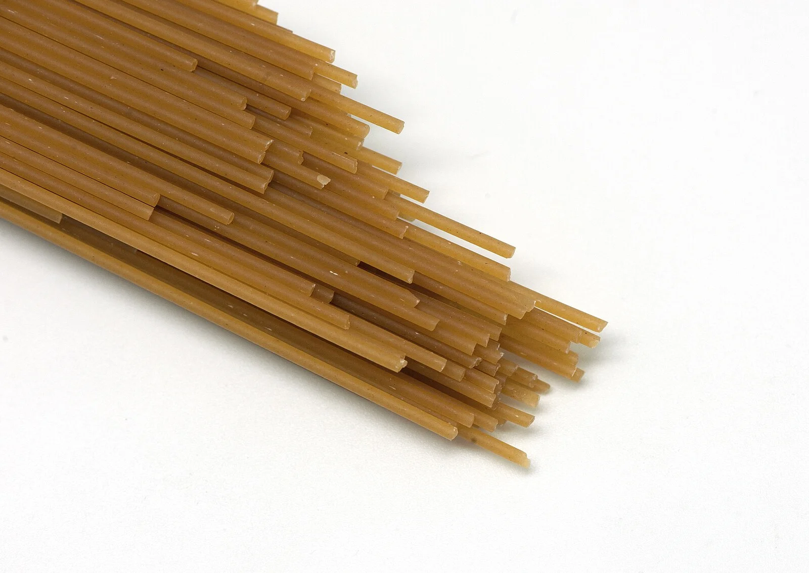 Bord met bigoli pasta, een typisch gerecht van de gardesana-keuken
