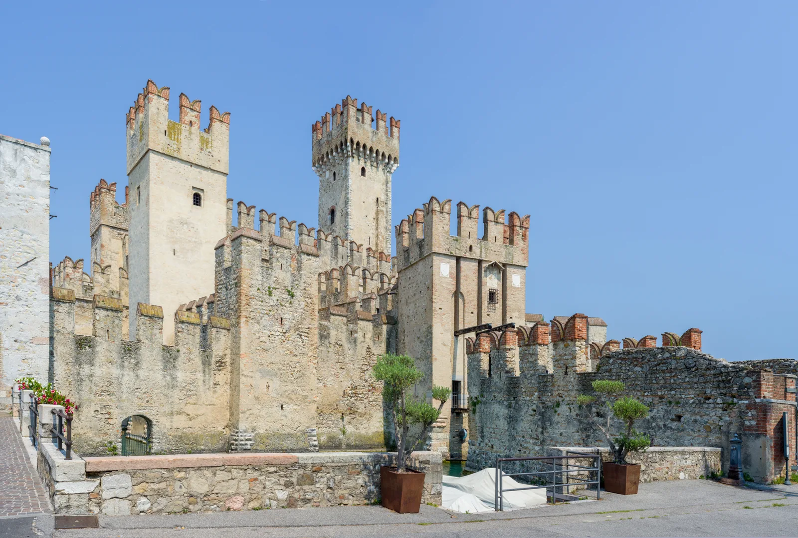 Castello Scaligero in Sirmione aan het Gardameer